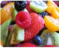 Поднос со свежими фруктами