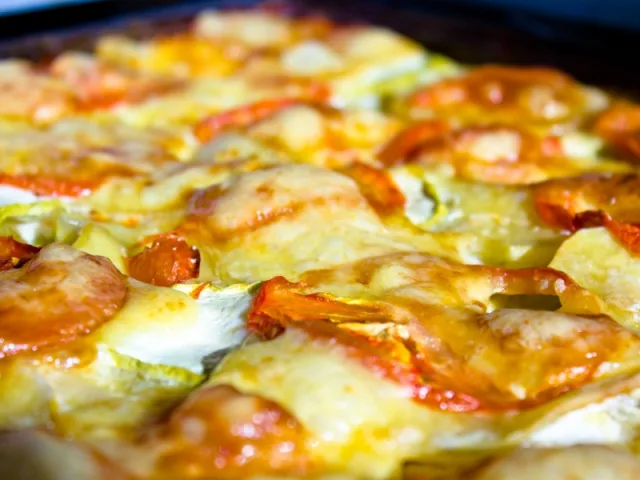 Запеканка из кабачков с сыром и помидорами — фото 1