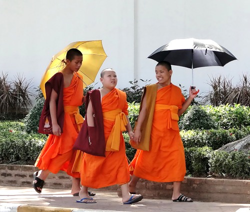 Будда, буддизм и Веды — оранжевый цвет одежды