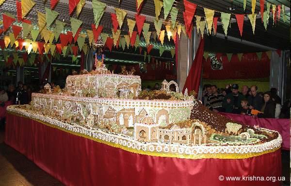 Говардхан - самый большой торт в Украине